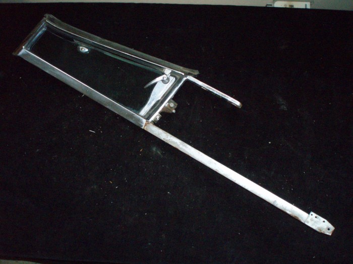 1960 Imperial 4dr ht ventilation window unit left