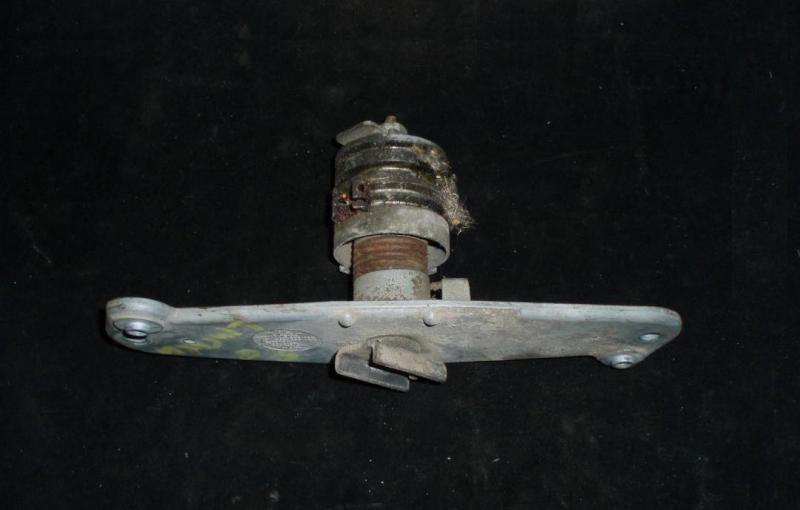 1960 Lincoln middle part of wiper mechanism