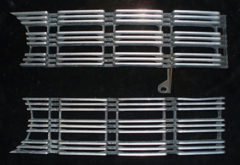 1960 Oldsmobile grill parts R+L (2 parts)