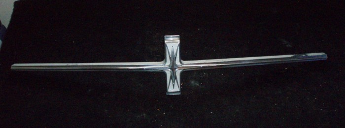 1963 Oldsmobile Starfire grill emblem