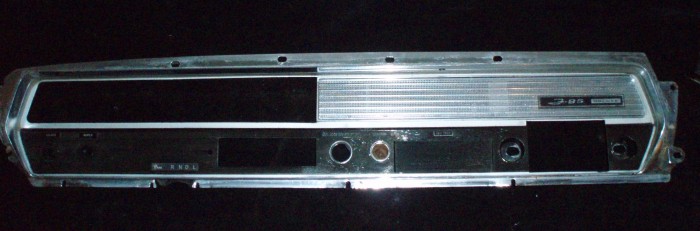 1964 Oldsmobile F85 chrome frame instrumentation