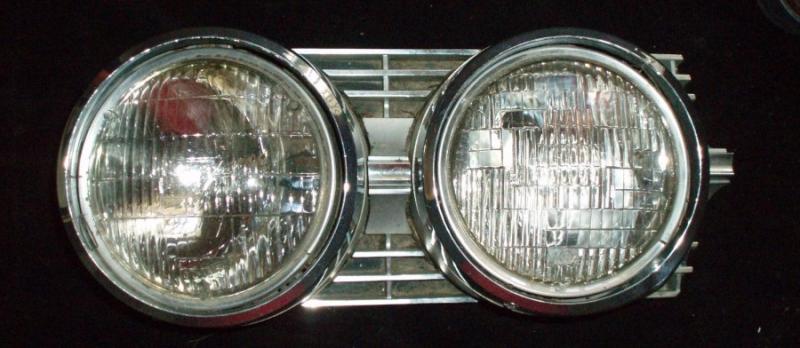 1964 Oldsmobile Jetstar lamppotta vänster (skadad i krom och hållare, nedre högra hörnet)