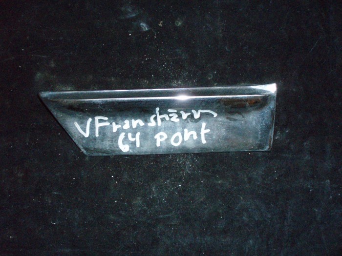 1964 Pontiac Catalina chrome list front left