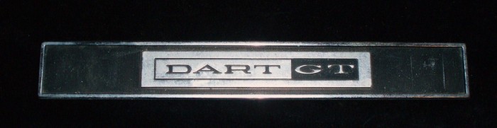 1965 Dodge Dart GT dörr emblem höger