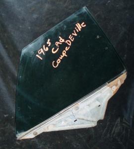 1965 Cadillac Coupe DeVille 2dr ht sidoruta bak höger