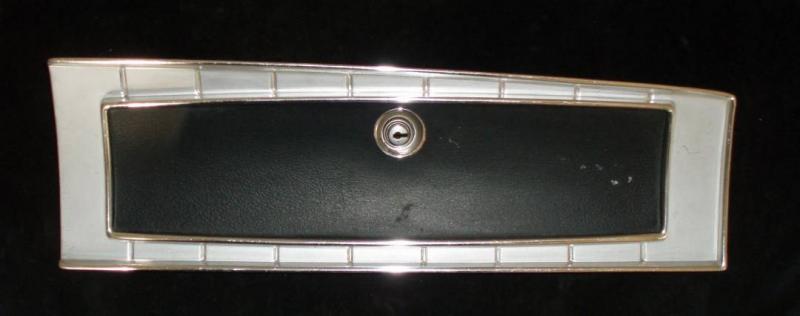 1965 Dodge Coronet handskfackslucka med lås