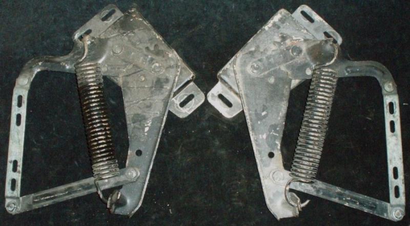 1966 Dodge Charger huvgångjärn par