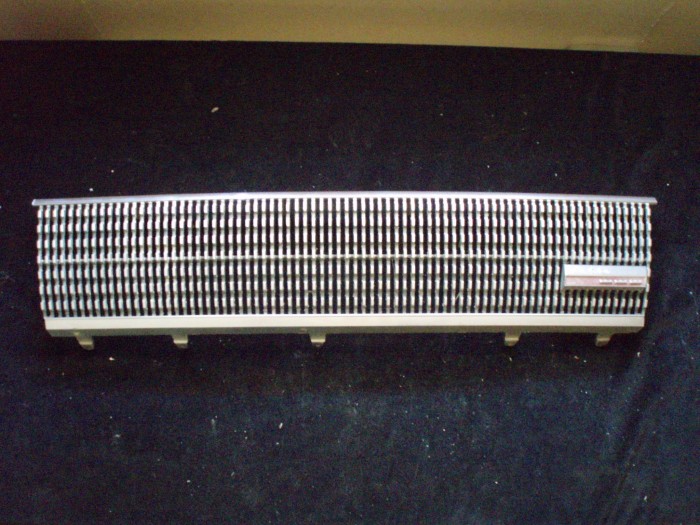 1966 Chrysler New Yorker grill