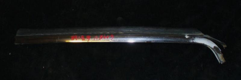 1967-1968 Chevrolet hardtop chrome strip on the hard top window right