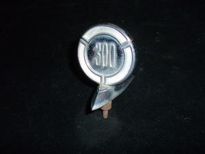 1967 Chrysler 300 huvemblem