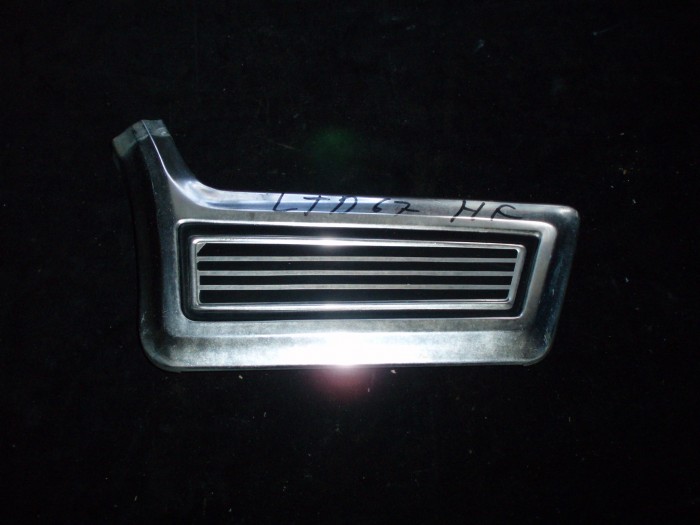 1967 Ford LTD chrome trim front right