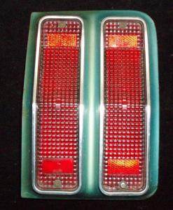 1967 Pontiac Catalina sw tail light right (damaged glass)
