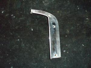 1968 Buick Riviera kromlist framskärm höger