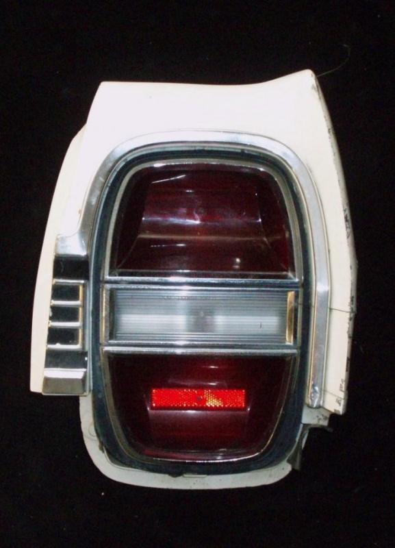 1968 Ford Galaxie höger skärmförlängare + baklampa (skadat)