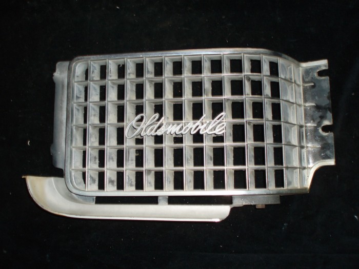 1968 Oldsmobile 98 grill part left