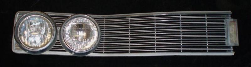 1968 Chrysler Newport grillhalva höger med lampsargar