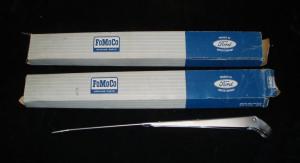 1968 Ford C802-17526A torkararmar n.o.s. par