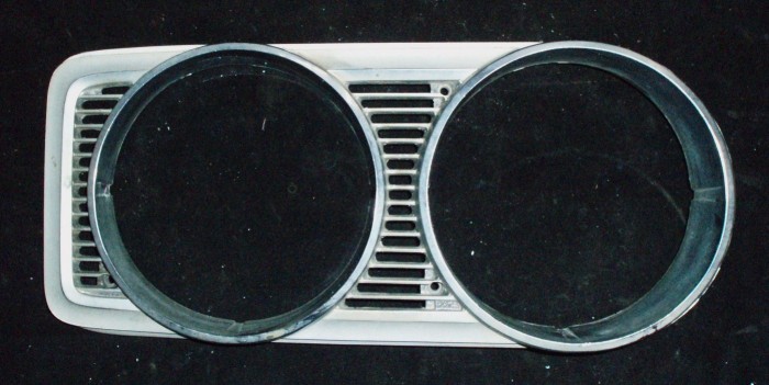 1969 Chrysler Newport headlight door left