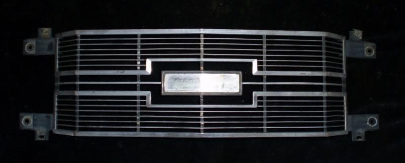 1969 Mercury Montego grill part middle