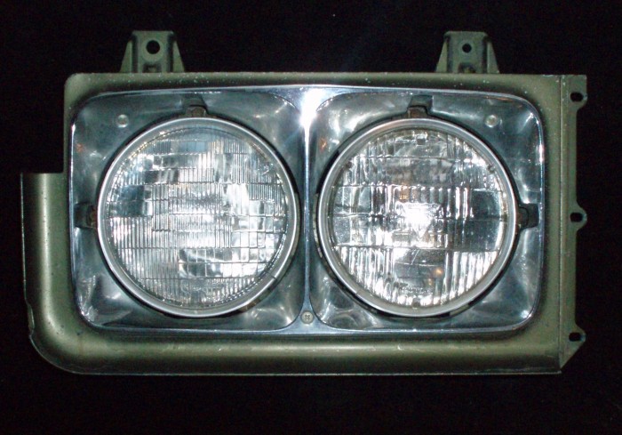 1970 Cadillac headlight pot right