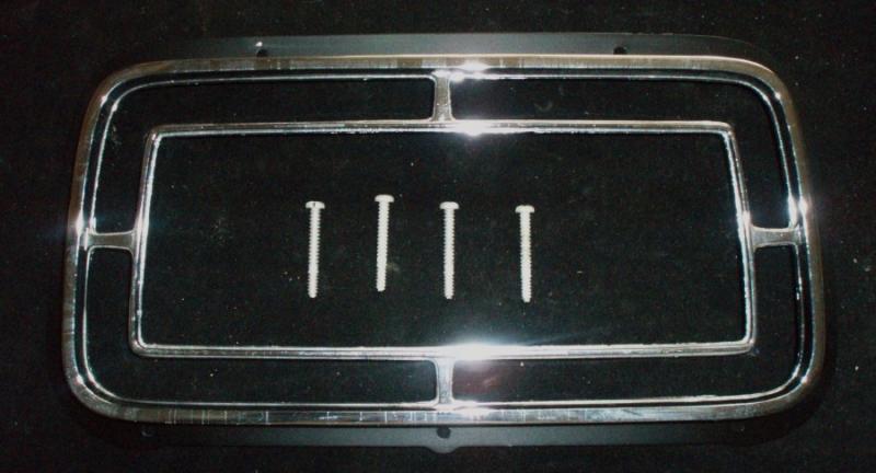 1970 Ford Galaxie kromsarg runt baklampa n.o.s.
