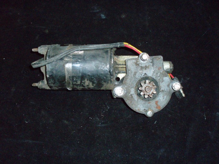 1971 Lincoln Continental power window motor right