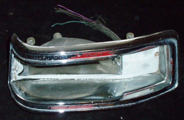 1971 Plymouth Valiant krom baklampa vänster