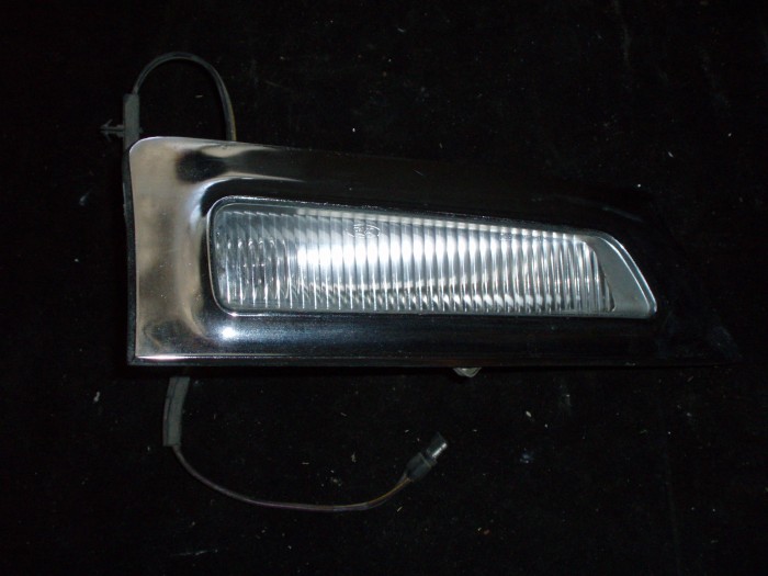 1973 Ford LTD turn signal lamp front left