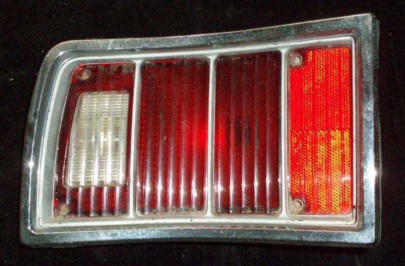 1975 Chevrolet Caprice sw tail light left