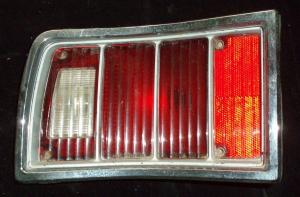 1975 Chevrolet Caprice sw tail light left