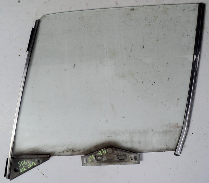 1965  Chrysler 300   4dr ht        side window   left front