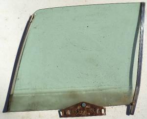 1968 Chrysler  4dr ht    side window tinted left front