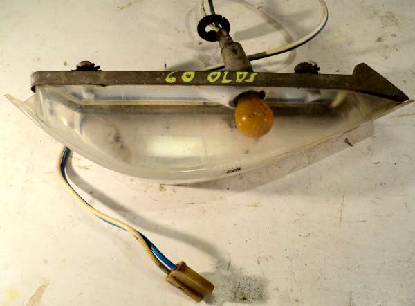 1960 Oldsmobile 88  turn signal light (small damage to glass, see picture)       right front