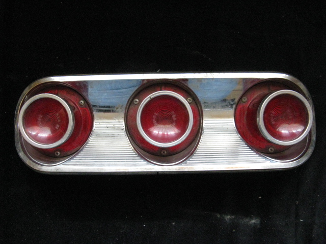 1961 Pontiac taillight left