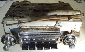 1960 Oldsmobile   radio (not tested)