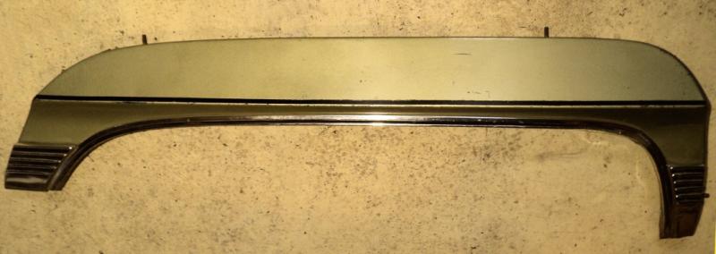 1968 Chrysler Newport fenderskirt right (2 small bumps and damaged chrome, see picture)
