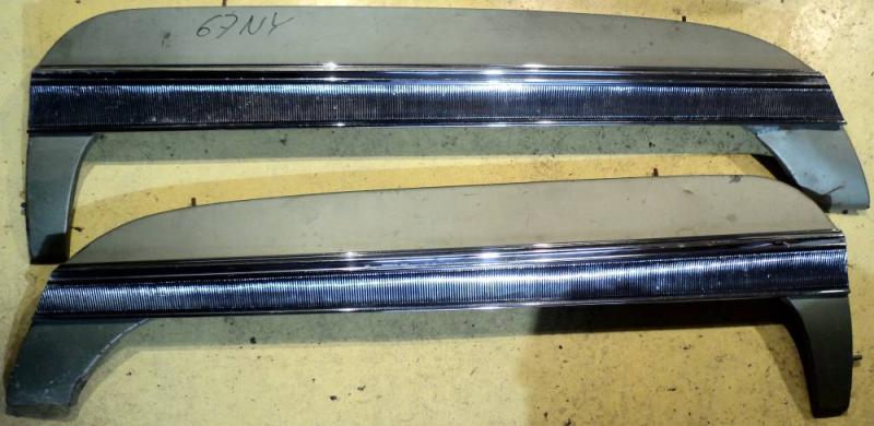 1967 Chrysler NewYorker  fender skirt (small scratch mark on the left, see picture) (pair)