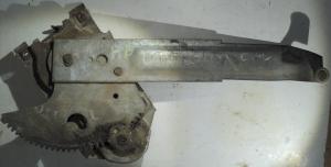 1968   Pontiac Catalina  2 dr cab   window crank mechanism        right rear