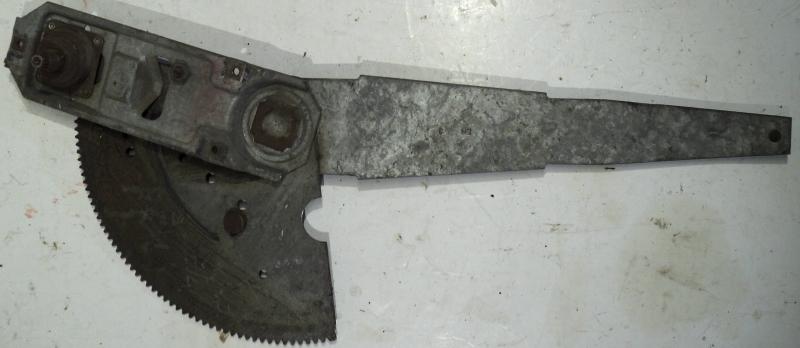 1969  Chrysler Newport   2 dr cab   fönster vevmekanism       höger fram