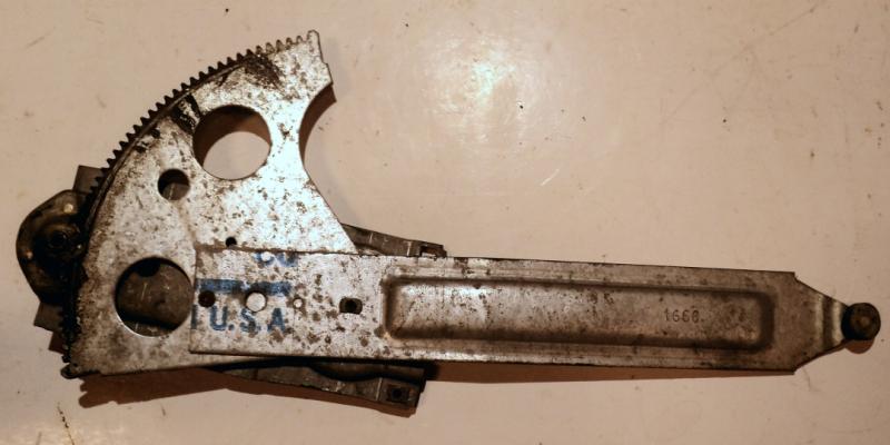 1970   Pontiac LeMans  2dr ht fönster vevmekanism    höger fram