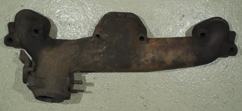 1968   Pontiac GTO  exhaust manifold right 9779328 gate ok.
