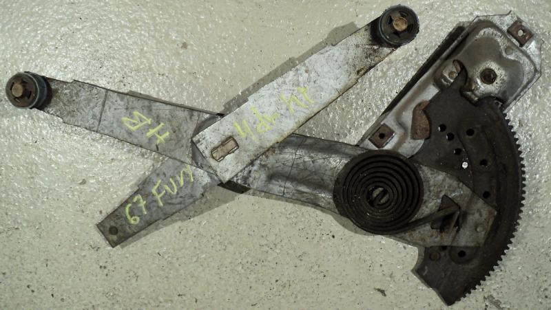 1967  Plymouth Fury  4dr ht  fönster vevmekanism    höger bak