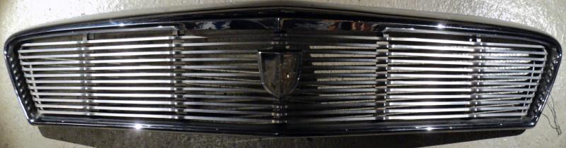 1956 Chrysler NewYorker  grill (en spricka i ramen annars fin, se bild)   Obs  Endast hämtning!