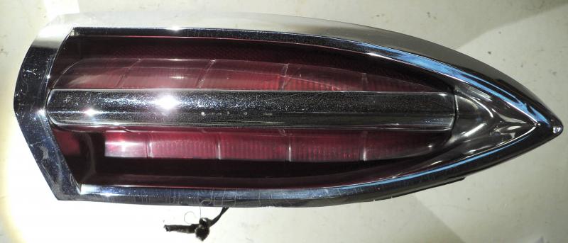1960   Oldsmobile Super 88   baklampa  (skadat glas)  höger