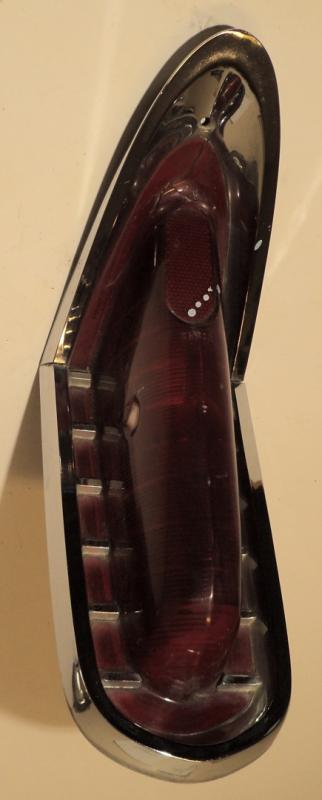 1959  Chrysler    taillight  (nice chrome, broken glass)