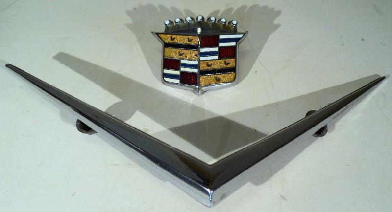 1965   Cadillac     emblemon bonnet      a tick spike is short