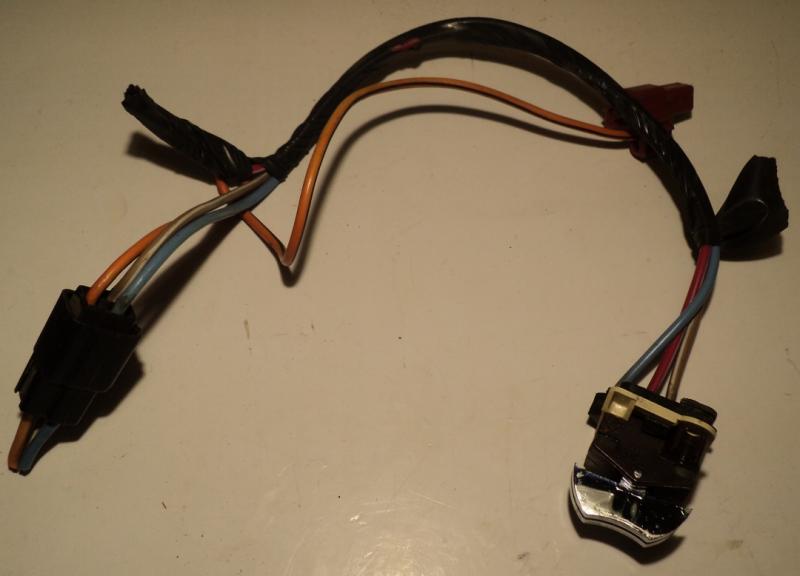 1972   Oldsmobile   Vista Cruser slider to the power rear window