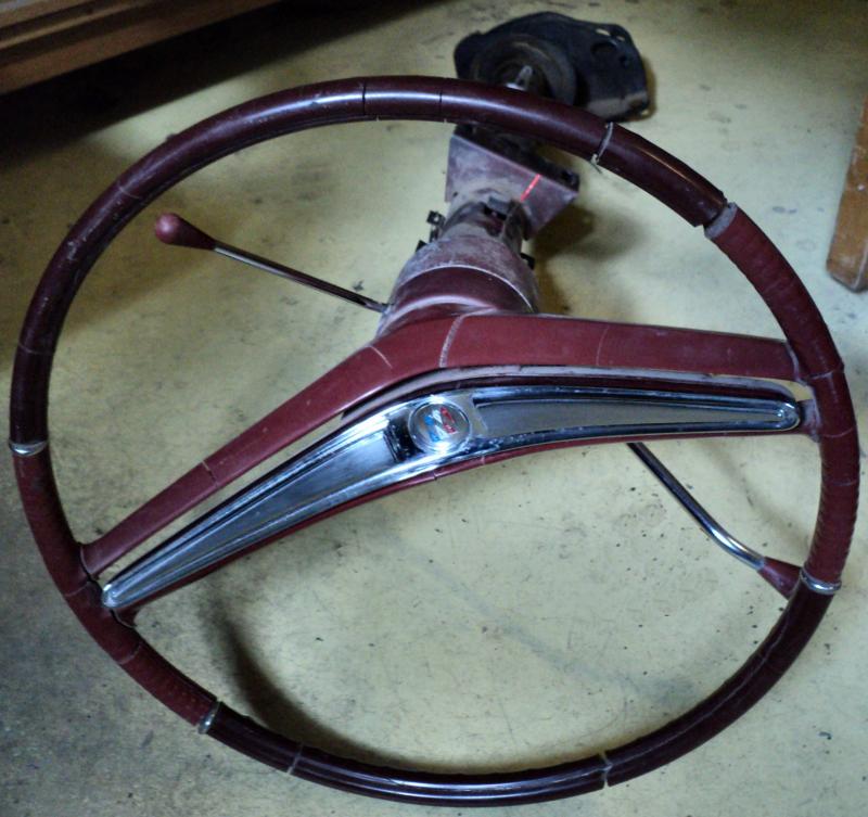 1964 Buick LeSabre aut.   steering column (steering wheel cracked, some pores in the signal ring)