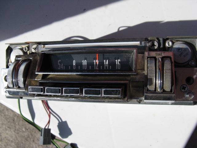 1968 Chrysler New Yorker Radio