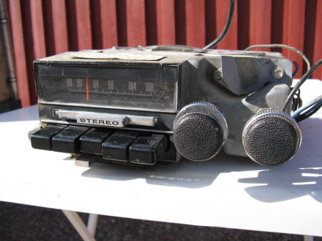 1968 Thunderbird Radio